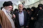 تجلیل رهبر انقلاب از شهیدان رازینی و مقیسه بعد از اقامه نماز بر پیکر این دو شهید