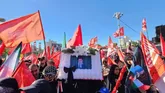 گلباران و میزبانی بانوان مشهدی در تشییع رهبر شهید انقلاب