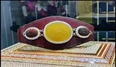 اهدای هدیه هنرمندان بسیجیان کرمانشاهی به رهبری