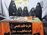 خواهران طلبه در کف میدان حضور دارند