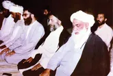 مقابل یک تملق‌گوی شاه صریحاً به آخوند‌های درباری حمله کردم!