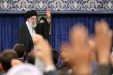 رهبر انقلاب: ما عزاداریم، اما برنامه دیدار را به بعد موکول نکردم، زیرا جنس عزای ما پیش برنده است