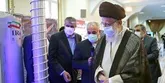 رهبر معظم انقلاب از نمایشگاه دستاوردهای صنعت هسته‌ای کشور بازدید کردند