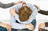 والدینی که دائم سیاه‌نمایی می‌کنند امید را در جوانان می‌کشند