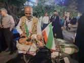 علیرضایی که روی ویلچر، «تمام‌قد» ایستاده است