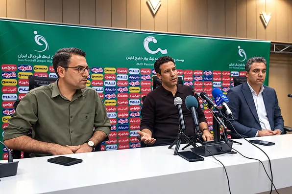 سرمربی پرسپولیس در پاسخ به خبرنگار جوان: لیگ ما لیگ سختی است و همه تیم ها تلاش می کنند