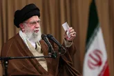 رهبر انقلاب: آن متوهم خیالباف اعلام کرد که ایران ضعیف شده! آینده نشان خواهد داد چه کسی ضعیف شده است