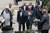 فیلم ورود مسعود پزشکیان به محل کار با همراهی رئیس دفتر رهبر انقلاب
