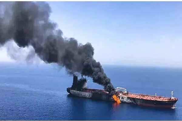 انفجار ۳ نفتکش متخلف هنگام عبور غیر مجاز از تنگه هرمز